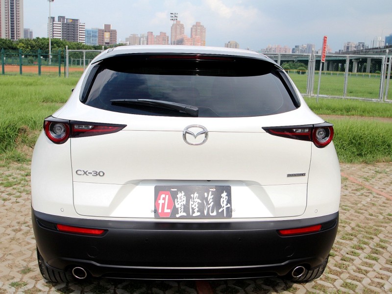 Mazda  CX-30 {原廠保固 電尾門}22年式CX30 20S-P白~豐隆嚴選0頭款低月付專案 | 新北市汽車商業同業公會｜TACA優良車商聯盟｜中古、二手車買車賣車公會認證保固