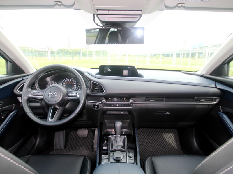 Mazda  CX-30 {原廠保固 電尾門}22年式CX30 20S-P白~豐隆嚴選0頭款低月付專案 | 新北市汽車商業同業公會｜TACA優良車商聯盟｜中古、二手車買車賣車公會認證保固