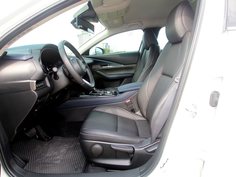 Mazda  CX-30 {原廠保固 電尾門}22年式CX30 20S-P白~豐隆嚴選0頭款低月付專案 | 新北市汽車商業同業公會｜TACA優良車商聯盟｜中古、二手車買車賣車公會認證保固
