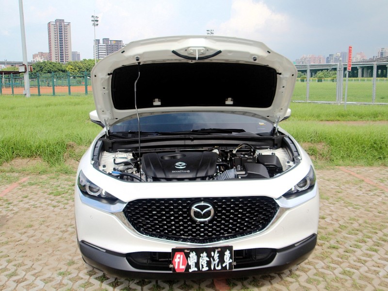 Mazda  CX-30 {原廠保固 電尾門}22年式CX30 20S-P白~豐隆嚴選0頭款低月付專案 | 新北市汽車商業同業公會｜TACA優良車商聯盟｜中古、二手車買車賣車公會認證保固