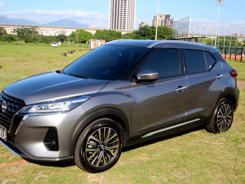 Nissan  Kicks {旗艦款 跑1.6萬 JBL}23年KICKS 1.6灰~豐隆嚴選0頭款低月付 | 新北市汽車商業同業公會｜TACA優良車商聯盟｜中古、二手車買車賣車公會認證保固