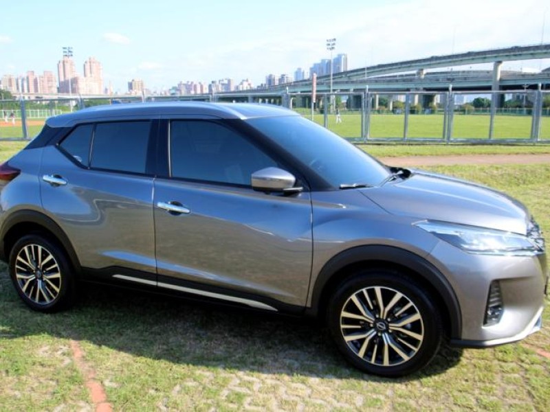 Nissan  Kicks {旗艦款 跑1.6萬 JBL}23年KICKS 1.6灰~豐隆嚴選0頭款低月付 | 新北市汽車商業同業公會｜TACA優良車商聯盟｜中古、二手車買車賣車公會認證保固
