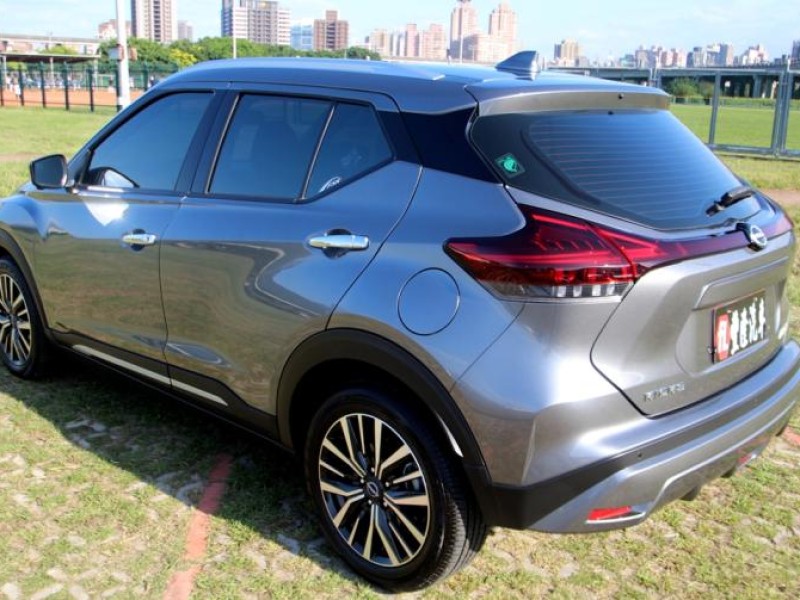 Nissan  Kicks {旗艦款 跑1.6萬 JBL}23年KICKS 1.6灰~豐隆嚴選0頭款低月付 | 新北市汽車商業同業公會｜TACA優良車商聯盟｜中古、二手車買車賣車公會認證保固