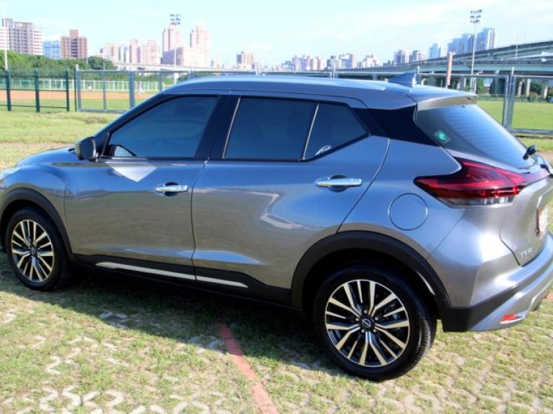 Nissan  Kicks {旗艦款 跑1.6萬 JBL}23年KICKS 1.6灰~豐隆嚴選0頭款低月付 | 新北市汽車商業同業公會｜TACA優良車商聯盟｜中古、二手車買車賣車公會認證保固