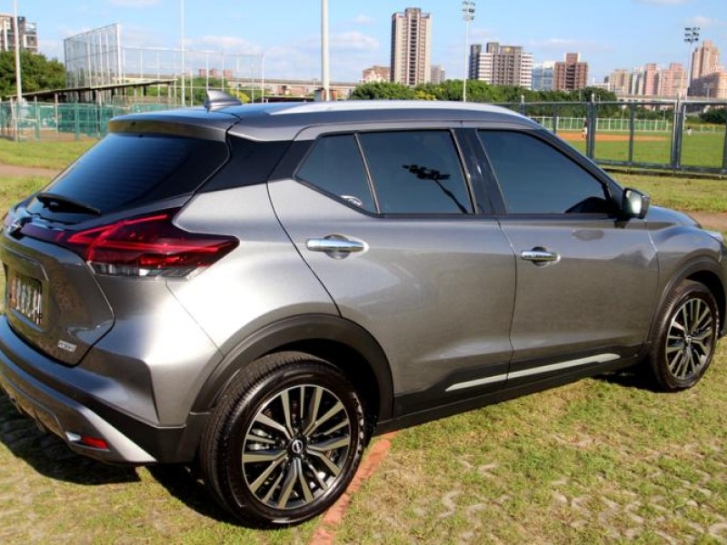 Nissan  Kicks {旗艦款 跑1.6萬 JBL}23年KICKS 1.6灰~豐隆嚴選0頭款低月付 | 新北市汽車商業同業公會｜TACA優良車商聯盟｜中古、二手車買車賣車公會認證保固
