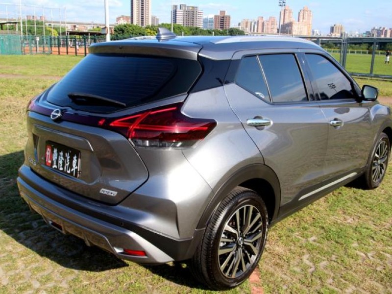 Nissan  Kicks {旗艦款 跑1.6萬 JBL}23年KICKS 1.6灰~豐隆嚴選0頭款低月付 | 新北市汽車商業同業公會｜TACA優良車商聯盟｜中古、二手車買車賣車公會認證保固