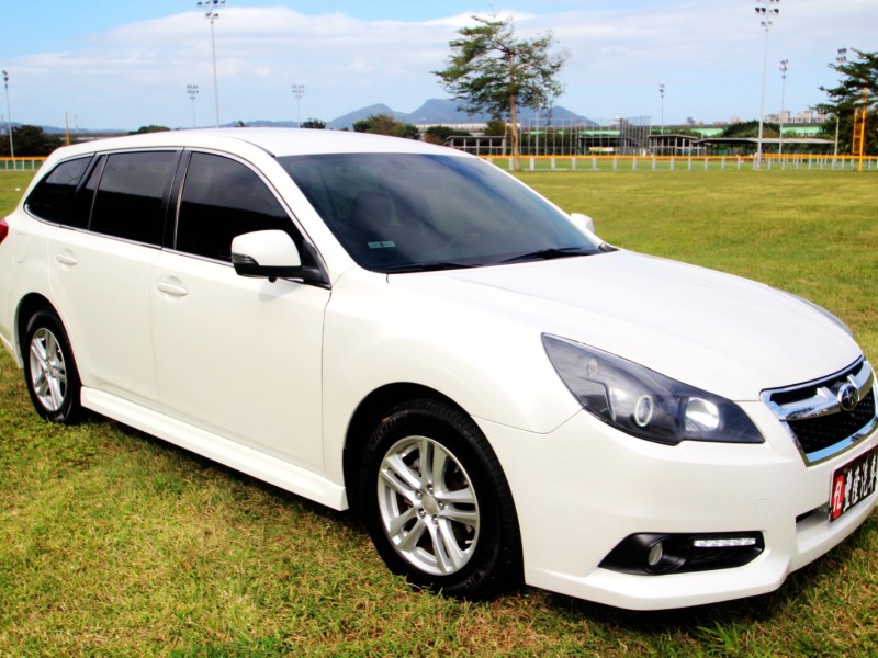 Subaru  Legacy {原鈑件 一年跑1萬}13年LEGACY2.0白~豐隆嚴選0頭款低月付專案 | 新北市汽車商業同業公會｜TACA優良車商聯盟｜中古、二手車買車賣車公會認證保固