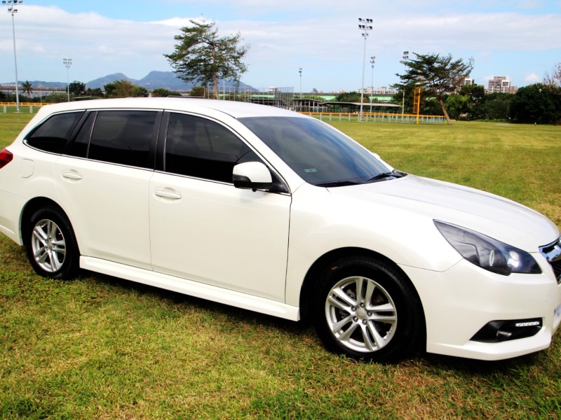 Subaru  Legacy {原鈑件 一年跑1萬}13年LEGACY2.0白~豐隆嚴選0頭款低月付專案 | 新北市汽車商業同業公會｜TACA優良車商聯盟｜中古、二手車買車賣車公會認證保固