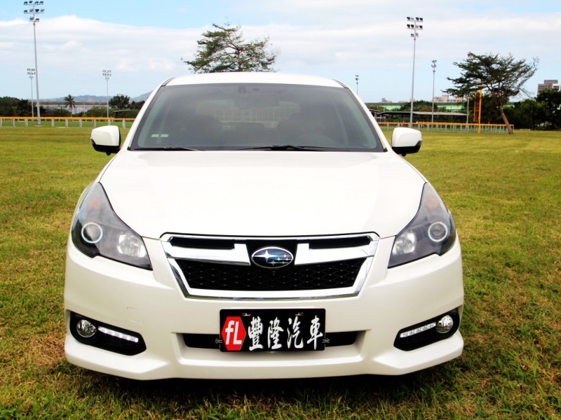 Subaru  Legacy {原鈑件 一年跑1萬}13年LEGACY2.0白~豐隆嚴選0頭款低月付專案 | 新北市汽車商業同業公會｜TACA優良車商聯盟｜中古、二手車買車賣車公會認證保固