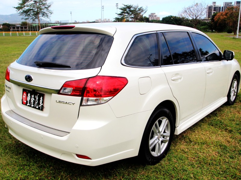 Subaru  Legacy {原鈑件 一年跑1萬}13年LEGACY2.0白~豐隆嚴選0頭款低月付專案 | 新北市汽車商業同業公會｜TACA優良車商聯盟｜中古、二手車買車賣車公會認證保固