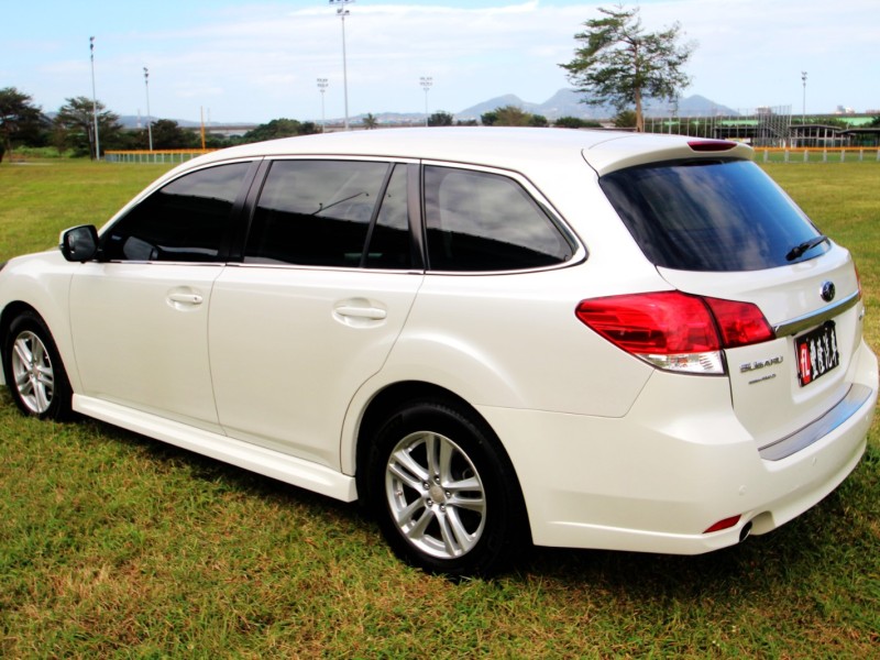 Subaru  Legacy {原鈑件 一年跑1萬}13年LEGACY2.0白~豐隆嚴選0頭款低月付專案 | 新北市汽車商業同業公會｜TACA優良車商聯盟｜中古、二手車買車賣車公會認證保固