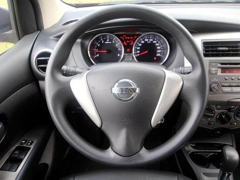 Nissan  Livina {內外新 保固}20年式 LIVINA1.6紅~豐隆嚴選0頭款低月付專案 | 新北市汽車商業同業公會｜TACA優良車商聯盟｜中古、二手車買車賣車公會認證保固