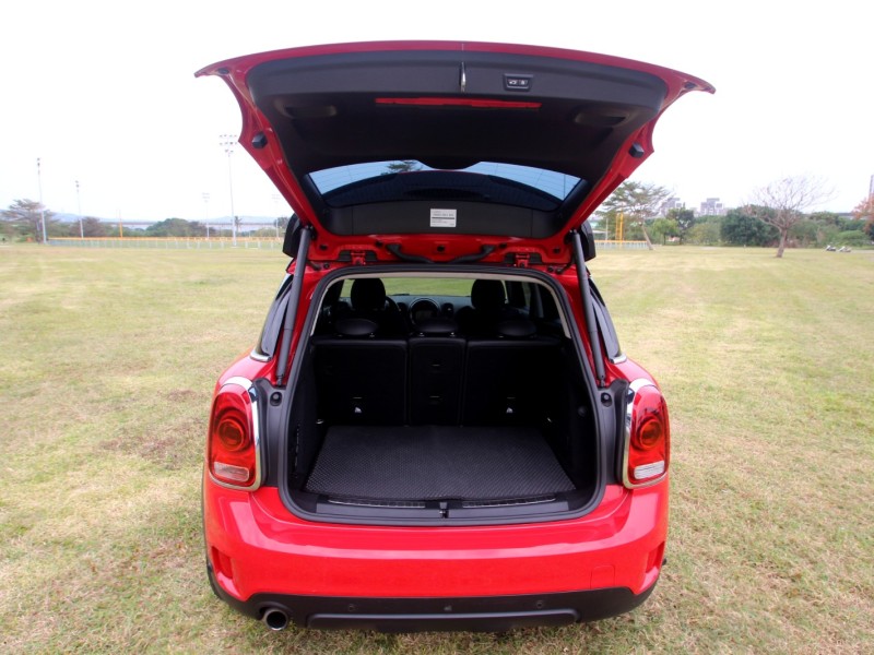 MINI  Countryman {原漆 才跑5.8萬}18年Country Man紅/黑~豐隆嚴選0頭款低月付專案 | 新北市汽車商業同業公會｜TACA優良車商聯盟｜中古、二手車買車賣車公會認證保固