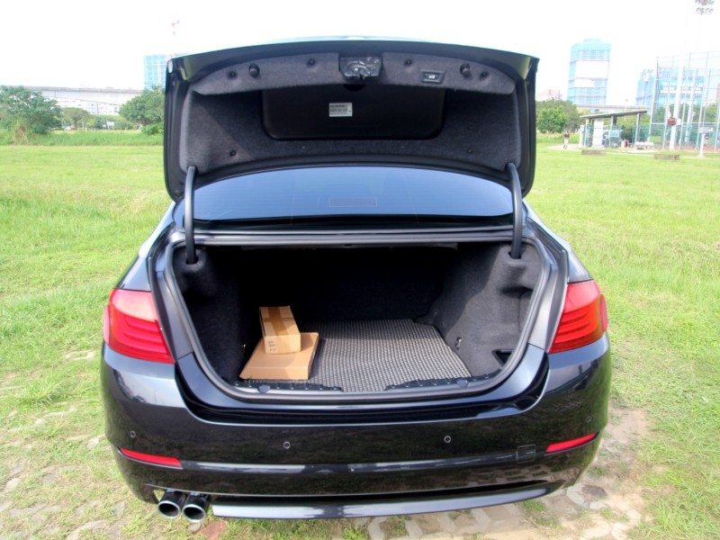 BMW/ 寶馬  5 SERIES  520i {雙認證 低里程}13年BMW 520黑~豐隆嚴選0頭款低月付專案 | 新北市汽車商業同業公會｜TACA優良車商聯盟｜中古、二手車買車賣車公會認證保固