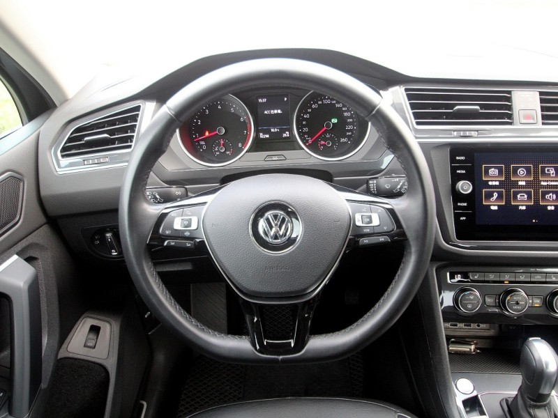 Volkswagen 福斯  Tiguan {保固 輕鬆擁有}20年TIGUAN 280TSI 灰~風龍岩選0頭款低月付專案~ | 新北市汽車商業同業公會｜TACA優良車商聯盟｜中古、二手車買車賣車公會認證保固
