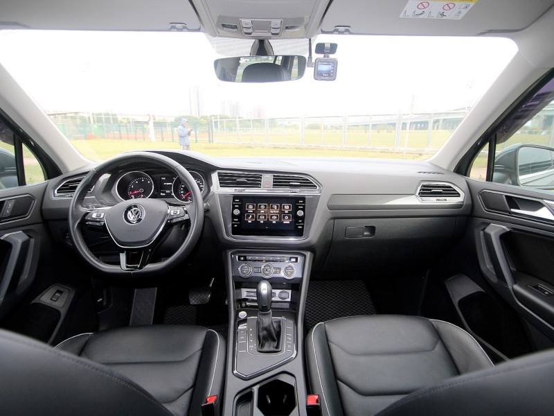 Volkswagen 福斯  Tiguan {保固 輕鬆擁有}20年TIGUAN 280TSI 灰~風龍岩選0頭款低月付專案~ | 新北市汽車商業同業公會｜TACA優良車商聯盟｜中古、二手車買車賣車公會認證保固