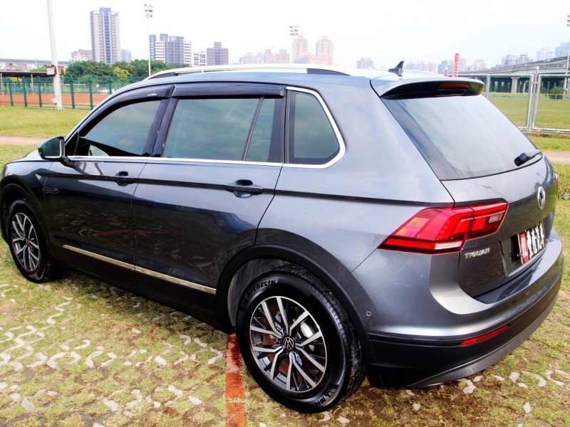 Volkswagen 福斯  Tiguan {保固 輕鬆擁有}20年TIGUAN 280TSI 灰~風龍岩選0頭款低月付專案~ | 新北市汽車商業同業公會｜TACA優良車商聯盟｜中古、二手車買車賣車公會認證保固