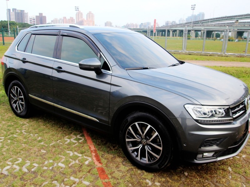 Volkswagen 福斯  Tiguan {保固 輕鬆擁有}20年TIGUAN 280TSI 灰~風龍岩選0頭款低月付專案~ | 新北市汽車商業同業公會｜TACA優良車商聯盟｜中古、二手車買車賣車公會認證保固
