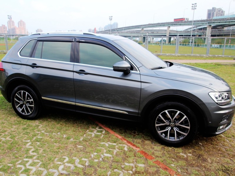 Volkswagen 福斯  Tiguan {保固 輕鬆擁有}20年TIGUAN 280TSI 灰~風龍岩選0頭款低月付專案~ | 新北市汽車商業同業公會｜TACA優良車商聯盟｜中古、二手車買車賣車公會認證保固