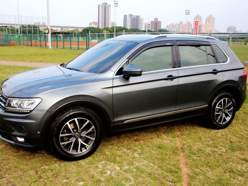 Volkswagen 福斯  Tiguan {保固 輕鬆擁有}20年TIGUAN 280TSI 灰~風龍岩選0頭款低月付專案~ | 新北市汽車商業同業公會｜TACA優良車商聯盟｜中古、二手車買車賣車公會認證保固