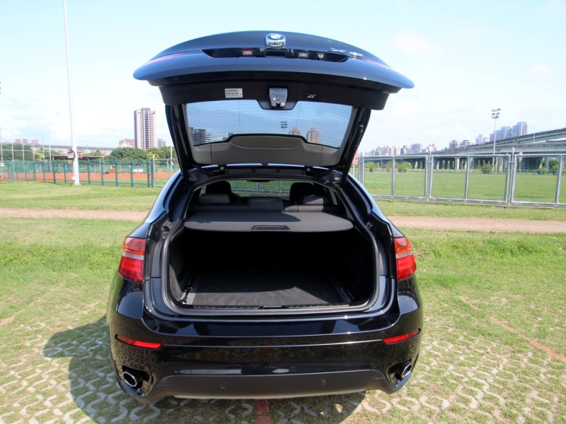 BMW/ 寶馬  X6 SERIES {原鈑件 才跑5萬}14年X6 35i 黑~豐隆嚴選0頭款低月付專案 | 新北市汽車商業同業公會｜TACA優良車商聯盟｜中古、二手車買車賣車公會認證保固