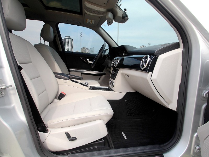 Mercedes-Benz/賓士   GLK-CLASS  GLK350 {誠可議 輕鬆擁有}14年式 GLK350 銀~豐隆嚴選0頭款低月付專案 | 新北市汽車商業同業公會｜TACA優良車商聯盟｜中古、二手車買車賣車公會認證保固