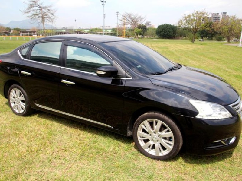 Nissan  Sentra {代步好車}14年SENTRA1.8黑~豐隆嚴選0頭低月付專案~ | 新北市汽車商業同業公會｜TACA優良車商聯盟｜中古、二手車買車賣車公會認證保固