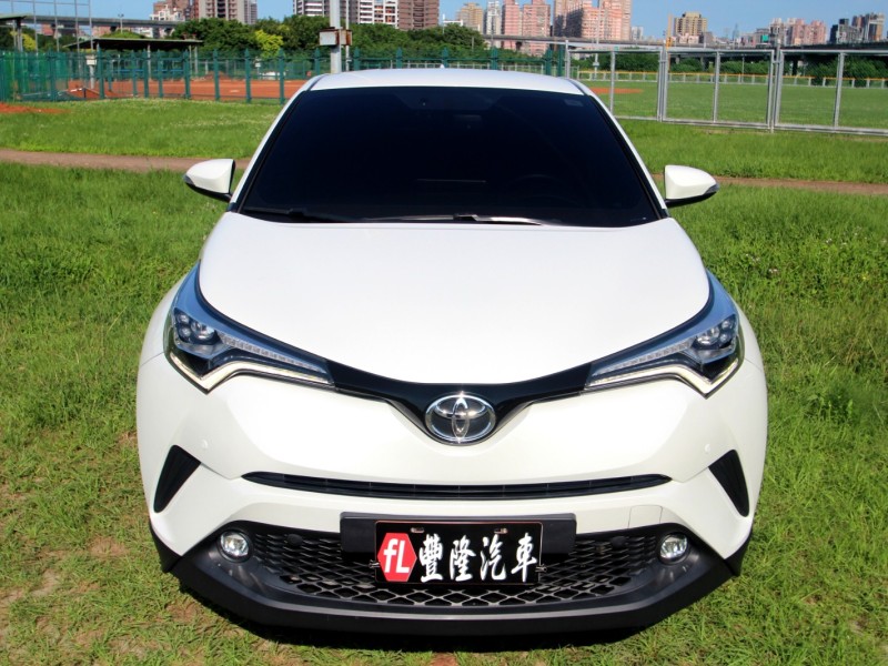 Toyota  C-HR {原鈑件 跑6萬}19年 CHR1.2白 豪華版~豐隆嚴選0頭款低月付專案 | 新北市汽車商業同業公會｜TACA優良車商聯盟｜中古、二手車買車賣車公會認證保固