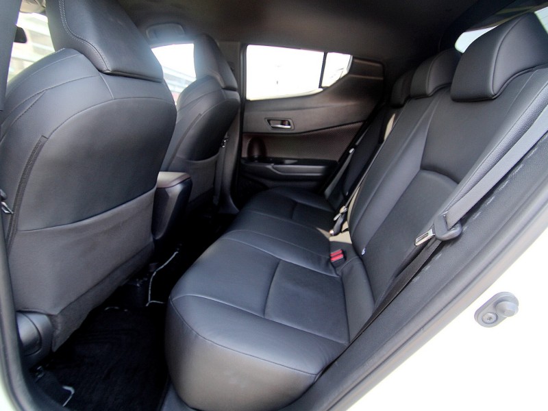 Toyota  C-HR {原鈑件 跑6萬}19年 CHR1.2白 豪華版~豐隆嚴選0頭款低月付專案 | 新北市汽車商業同業公會｜TACA優良車商聯盟｜中古、二手車買車賣車公會認證保固