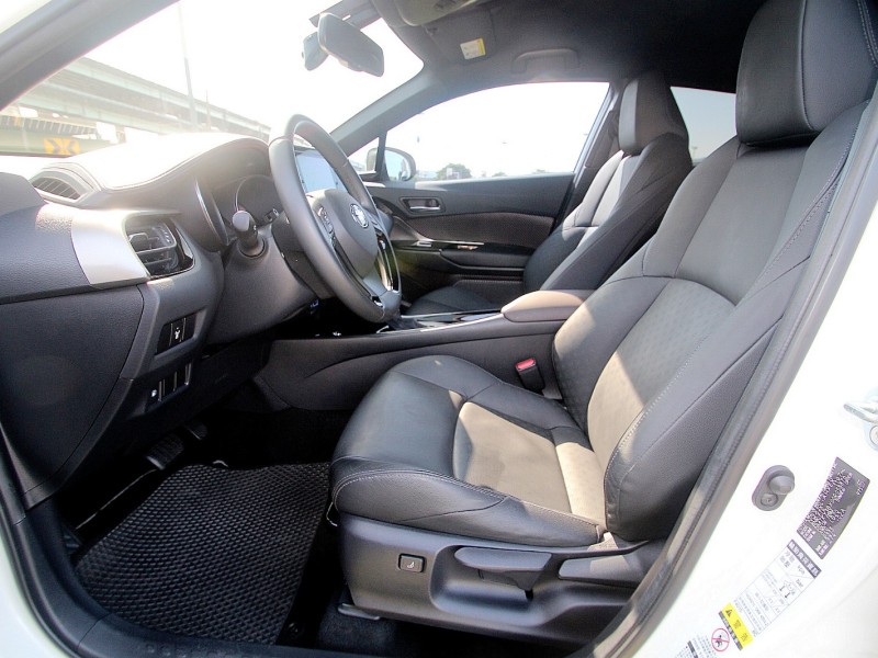 Toyota  C-HR {原鈑件 跑6萬}19年 CHR1.2白 豪華版~豐隆嚴選0頭款低月付專案 | 新北市汽車商業同業公會｜TACA優良車商聯盟｜中古、二手車買車賣車公會認證保固
