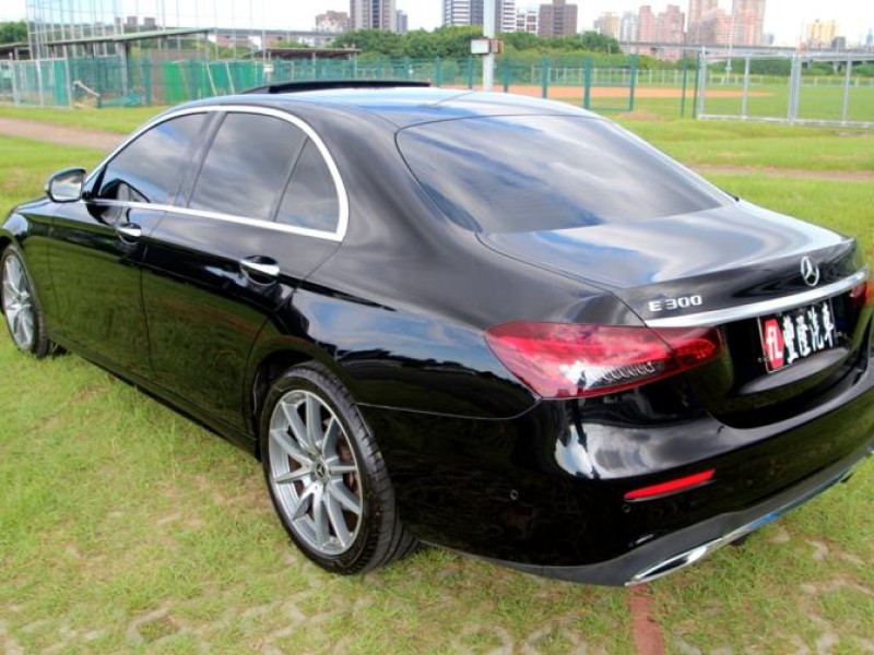 Mercedes-Benz/賓士   E-CLASS  E300 {超貸80萬 總代理}22年E300 黑~豐隆嚴選0頭款低月付專案 | 新北市汽車商業同業公會｜TACA優良車商聯盟｜中古、二手車買車賣車公會認證保固
