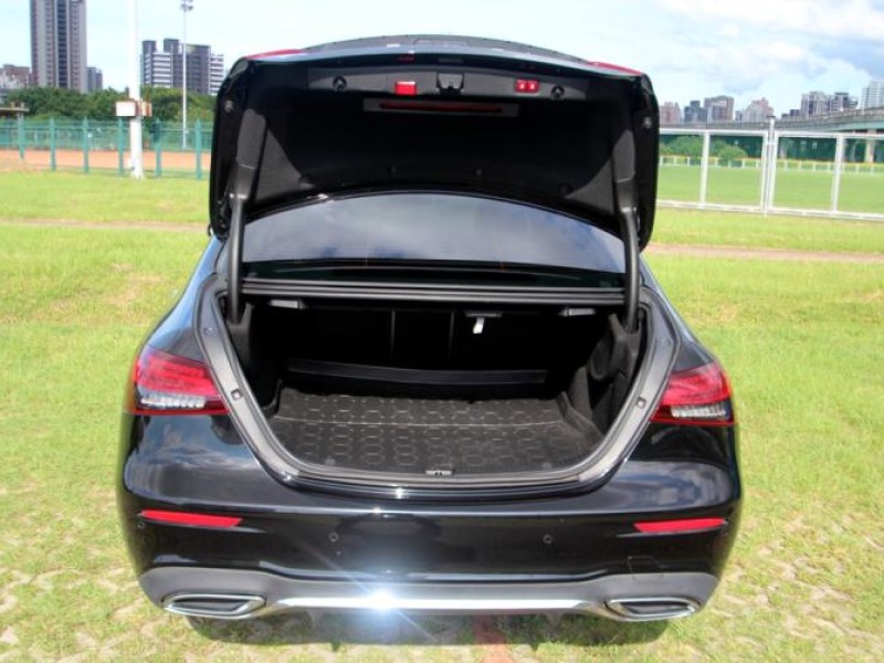 Mercedes-Benz/賓士   E-CLASS  E300 {超貸80萬 總代理}22年E300 黑~豐隆嚴選0頭款低月付專案 | 新北市汽車商業同業公會｜TACA優良車商聯盟｜中古、二手車買車賣車公會認證保固