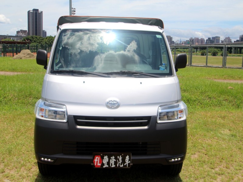 Toyota  Town Ace {跑1千 安卓機 帆布}24年TOWN ACE自排 銀~豐隆嚴選0頭款專案 | 新北市汽車商業同業公會｜TACA優良車商聯盟｜中古、二手車買車賣車公會認證保固