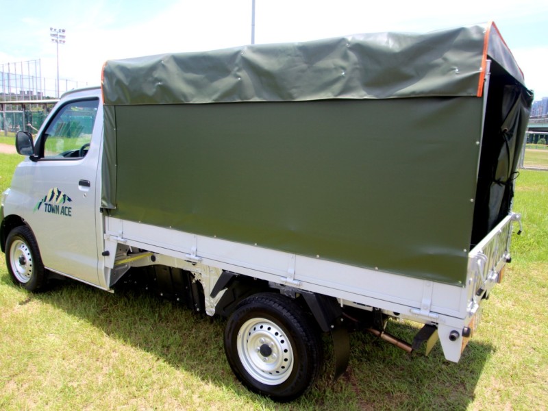Toyota  Town Ace {跑1千 安卓機 帆布}24年TOWN ACE自排 銀~豐隆嚴選0頭款專案 | 新北市汽車商業同業公會｜TACA優良車商聯盟｜中古、二手車買車賣車公會認證保固