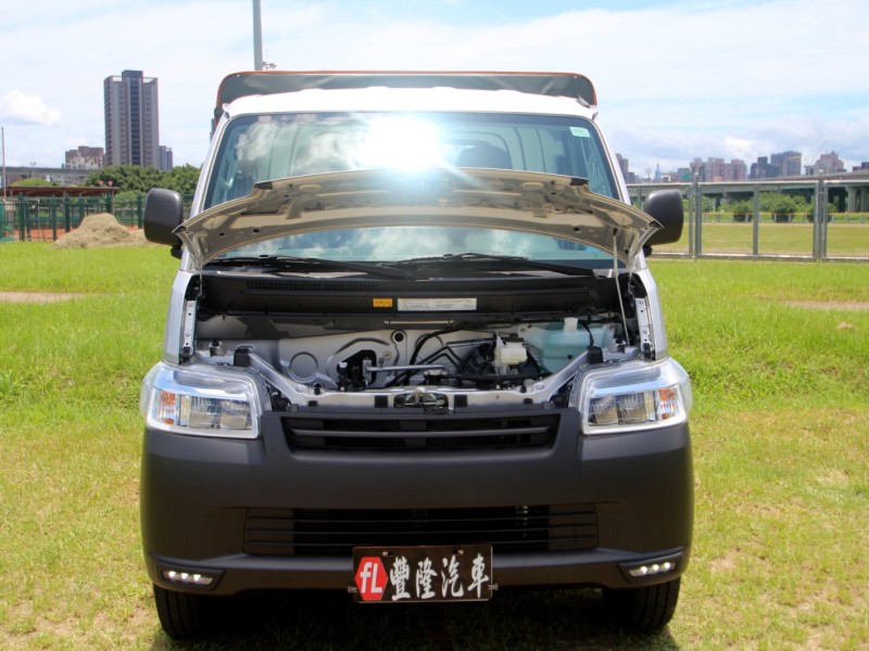 Toyota  Town Ace {跑1千 安卓機 帆布}24年TOWN ACE自排 銀~豐隆嚴選0頭款專案 | 新北市汽車商業同業公會｜TACA優良車商聯盟｜中古、二手車買車賣車公會認證保固