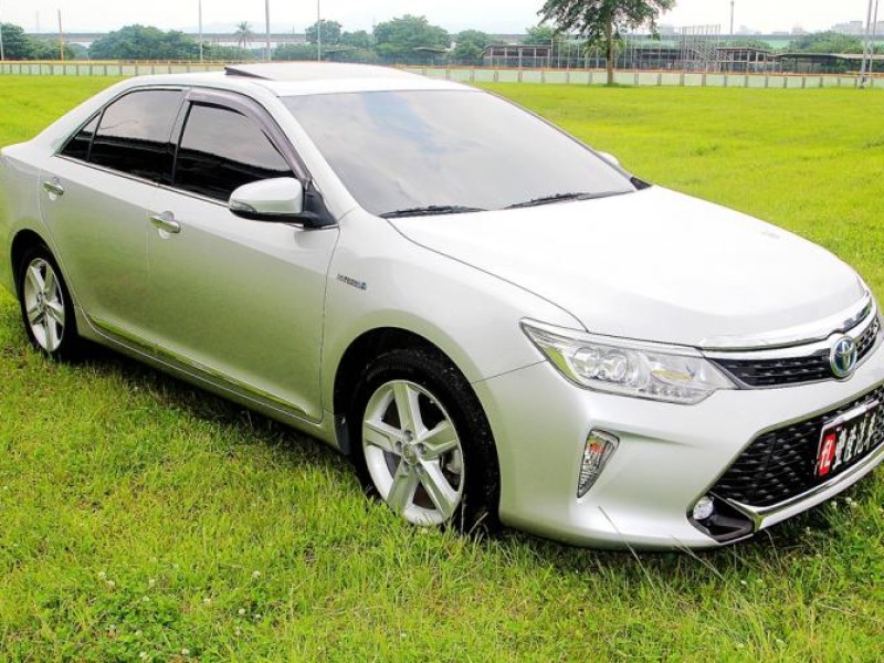 Toyota  Camry {跑10萬 內外新}18年式 CAMRY2.5 油電 銀~豐隆嚴選0頭款低月付專案 | 新北市汽車商業同業公會｜TACA優良車商聯盟｜中古、二手車買車賣車公會認證保固