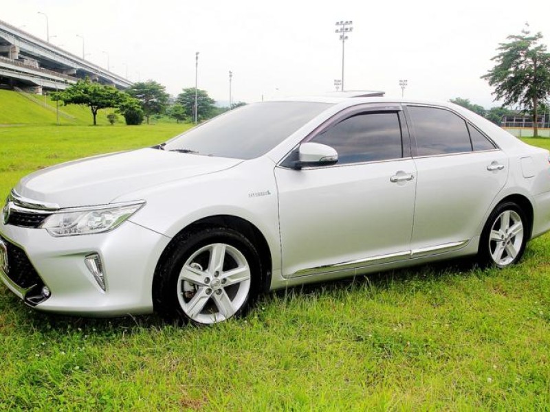 Toyota  Camry {跑10萬 內外新}18年式 CAMRY2.5 油電 銀~豐隆嚴選0頭款低月付專案 | 新北市汽車商業同業公會｜TACA優良車商聯盟｜中古、二手車買車賣車公會認證保固