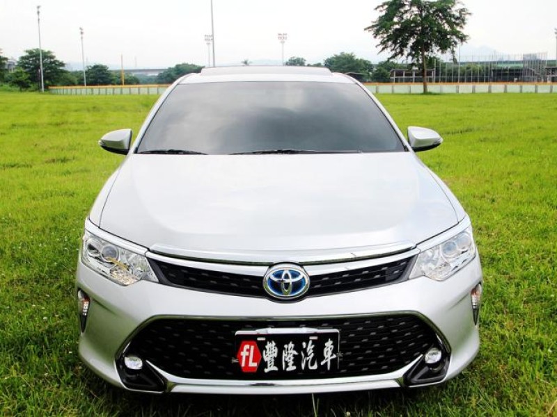 Toyota  Camry {跑10萬 內外新}18年式 CAMRY2.5 油電 銀~豐隆嚴選0頭款低月付專案 | 新北市汽車商業同業公會｜TACA優良車商聯盟｜中古、二手車買車賣車公會認證保固