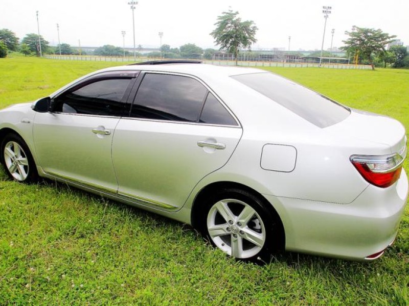 Toyota  Camry {跑10萬 內外新}18年式 CAMRY2.5 油電 銀~豐隆嚴選0頭款低月付專案 | 新北市汽車商業同業公會｜TACA優良車商聯盟｜中古、二手車買車賣車公會認證保固