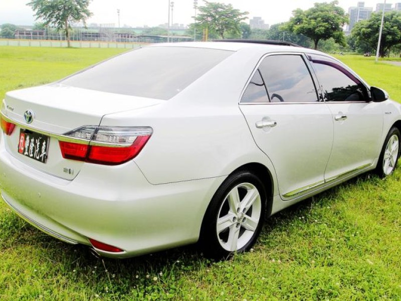 Toyota  Camry {跑10萬 內外新}18年式 CAMRY2.5 油電 銀~豐隆嚴選0頭款低月付專案 | 新北市汽車商業同業公會｜TACA優良車商聯盟｜中古、二手車買車賣車公會認證保固