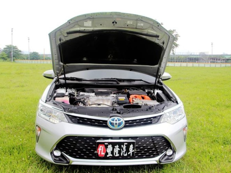 Toyota  Camry {跑10萬 內外新}18年式 CAMRY2.5 油電 銀~豐隆嚴選0頭款低月付專案 | 新北市汽車商業同業公會｜TACA優良車商聯盟｜中古、二手車買車賣車公會認證保固