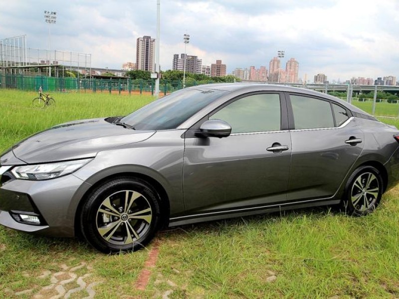 Nissan  Sentra {跑1萬 尊爵版 原漆}24年式 SENTRA1.6灰~豐隆嚴選0頭款專案 | 新北市汽車商業同業公會｜TACA優良車商聯盟｜中古、二手車買車賣車公會認證保固