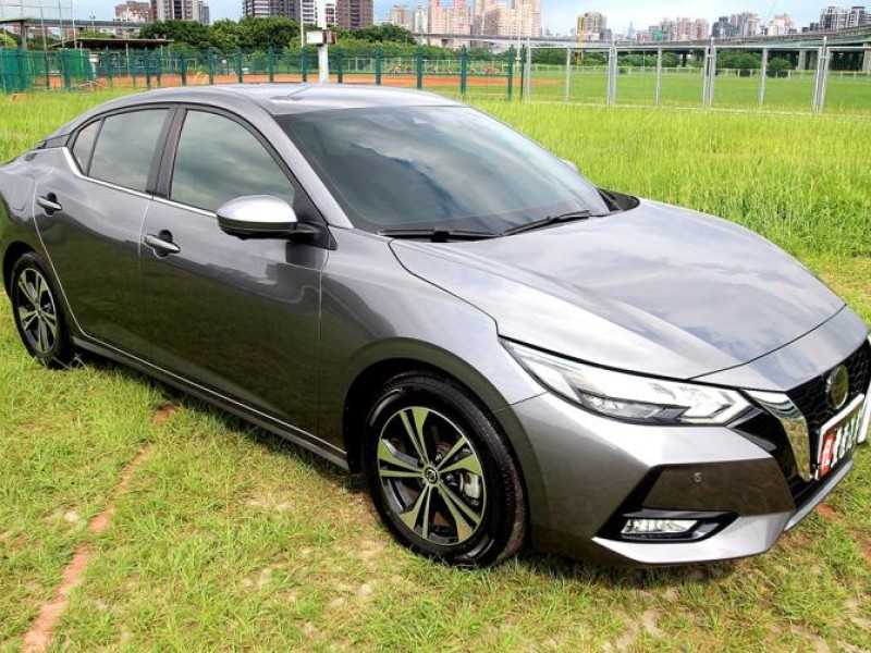 Nissan  Sentra {跑1萬 尊爵版 原漆}24年式 SENTRA1.6灰~豐隆嚴選0頭款專案 | 新北市汽車商業同業公會｜TACA優良車商聯盟｜中古、二手車買車賣車公會認證保固