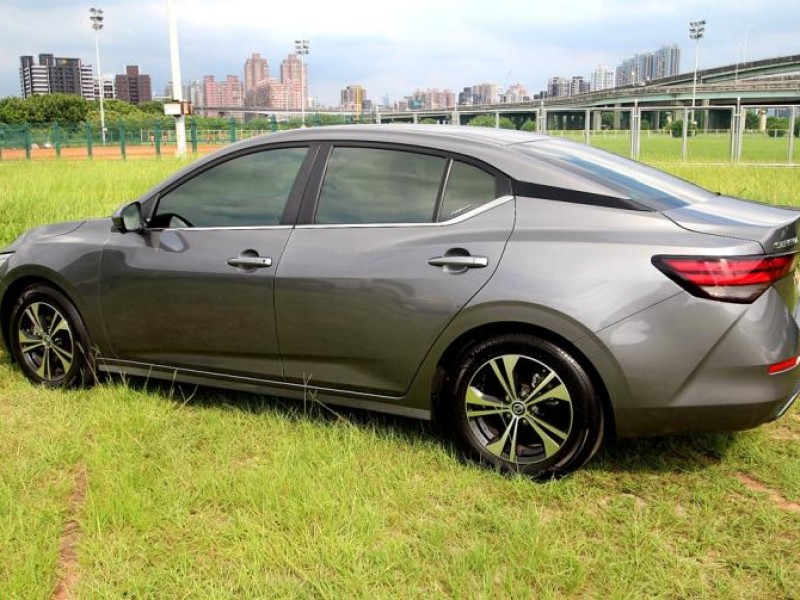 Nissan  Sentra {跑1萬 尊爵版 原漆}24年式 SENTRA1.6灰~豐隆嚴選0頭款專案 | 新北市汽車商業同業公會｜TACA優良車商聯盟｜中古、二手車買車賣車公會認證保固