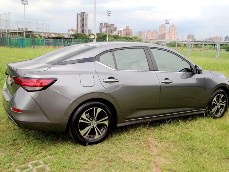 Nissan  Sentra {跑1萬 尊爵版 原漆}24年式 SENTRA1.6灰~豐隆嚴選0頭款專案 | 新北市汽車商業同業公會｜TACA優良車商聯盟｜中古、二手車買車賣車公會認證保固