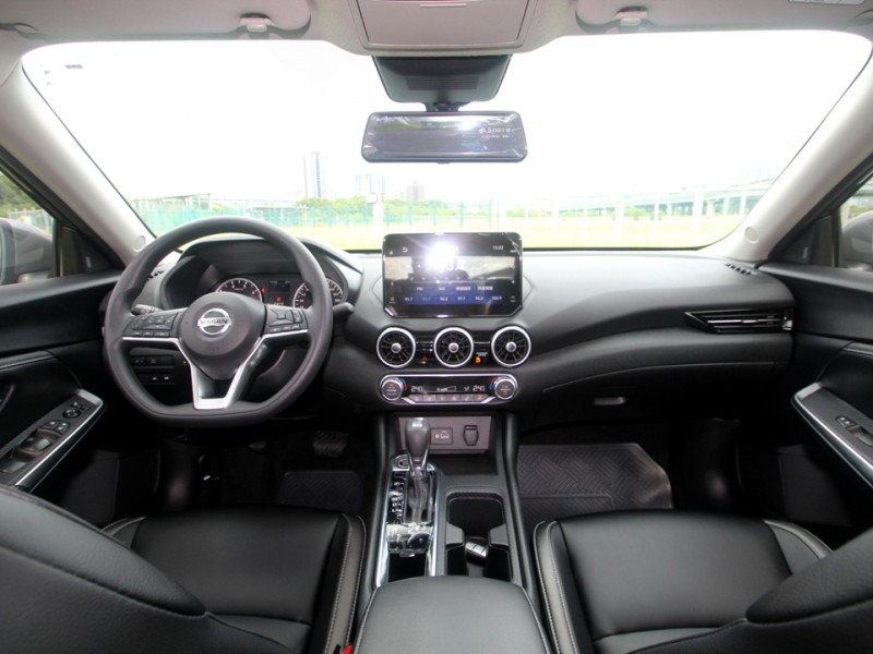 Nissan  Sentra {跑1萬 尊爵版 原漆}24年式 SENTRA1.6灰~豐隆嚴選0頭款專案 | 新北市汽車商業同業公會｜TACA優良車商聯盟｜中古、二手車買車賣車公會認證保固