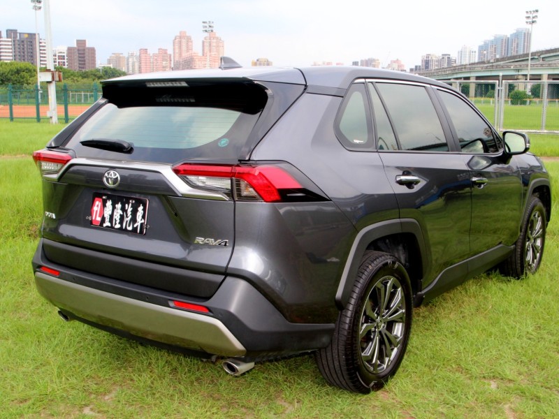 Toyota  RAV4 {才跑1.9萬 旗艦款}23年式RAV4 2.0灰~豐隆嚴選0頭款低月付專案 | 新北市汽車商業同業公會｜TACA優良車商聯盟｜中古、二手車買車賣車公會認證保固
