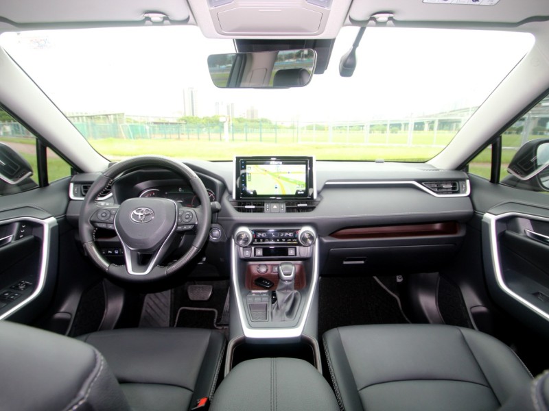 Toyota  RAV4 {才跑1.9萬 旗艦款}23年式RAV4 2.0灰~豐隆嚴選0頭款低月付專案 | 新北市汽車商業同業公會｜TACA優良車商聯盟｜中古、二手車買車賣車公會認證保固