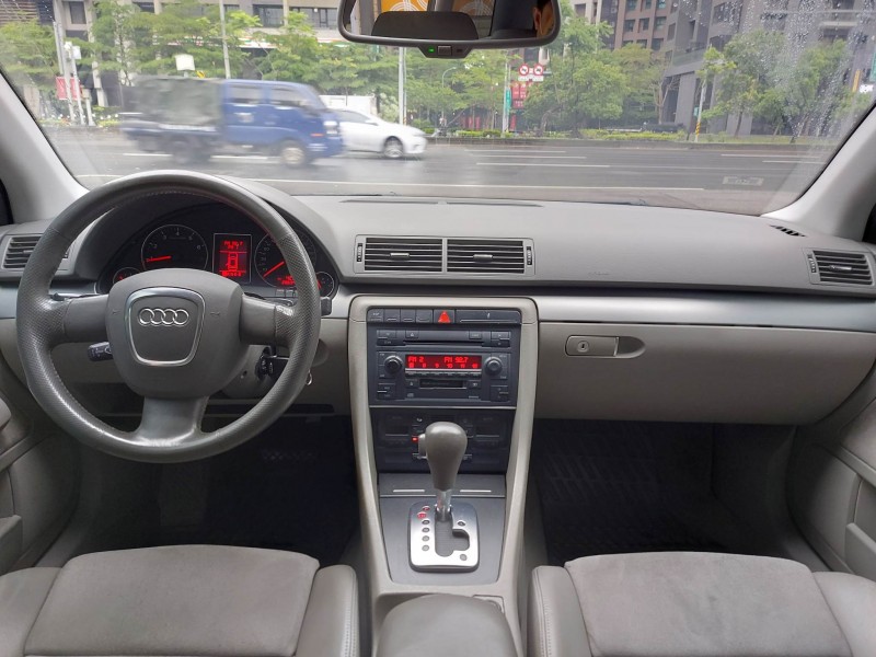 Audi  A4 變速箱保固一年 2006年A4 2.0五門天窗 車輛狀況極佳 電瓶耗材剛換了  | 新北市汽車商業同業公會｜TACA優良車商聯盟｜中古、二手車買車賣車公會認證保固
