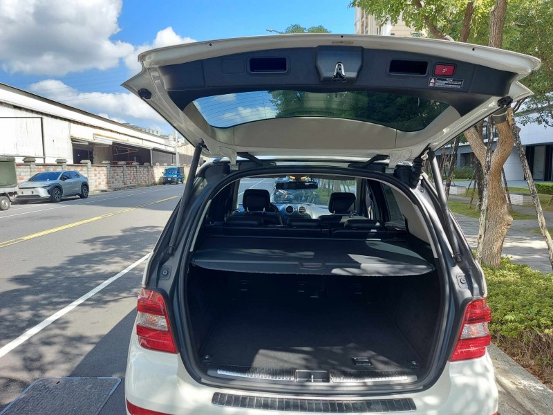 Mercedes-Benz/賓士   ML-CLASS  ML350 2009年賓士ML350頂級天窗電尾門 一手低里程 原鈑件保證 歡迎來購車貸款 | 新北市汽車商業同業公會｜TACA優良車商聯盟｜中古、二手車買車賣車公會認證保固